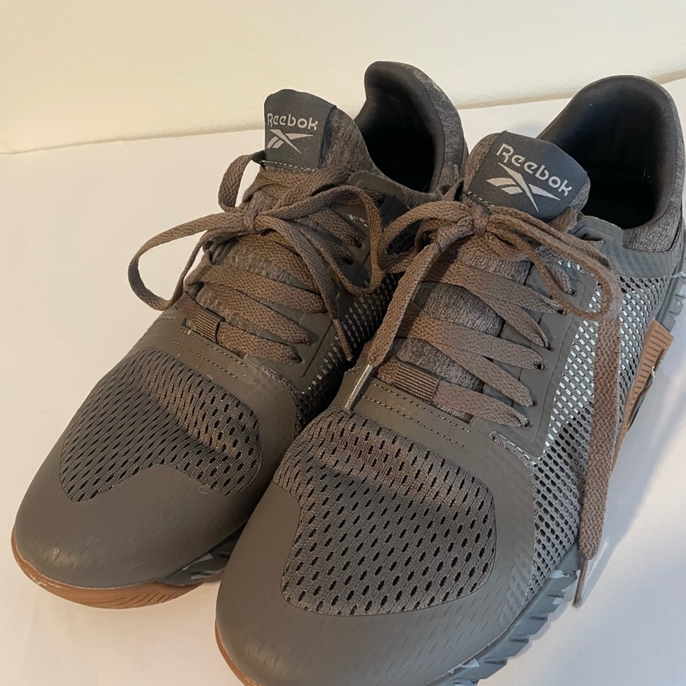 👀BUNDLE😍SAVE🥳 Reebok Men's Gray and Brown Athletic Shoes